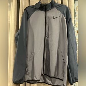 Men’s XL lightweight Nike golf jacket-full zip.